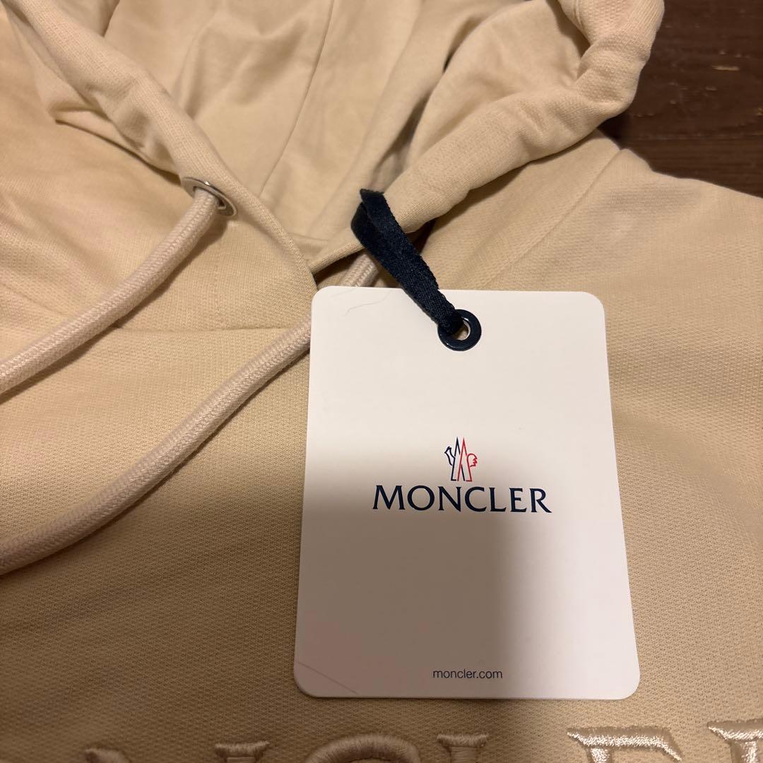 モンクレール　パーカー　ベージュ