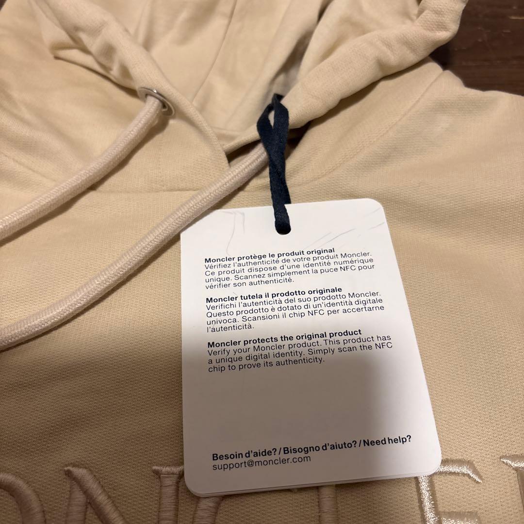 モンクレール　パーカー　ベージュ