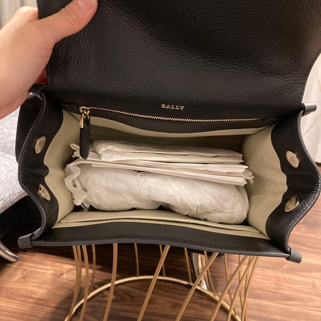 バリー　レザー 黒 ハンドバッグ フラップ式