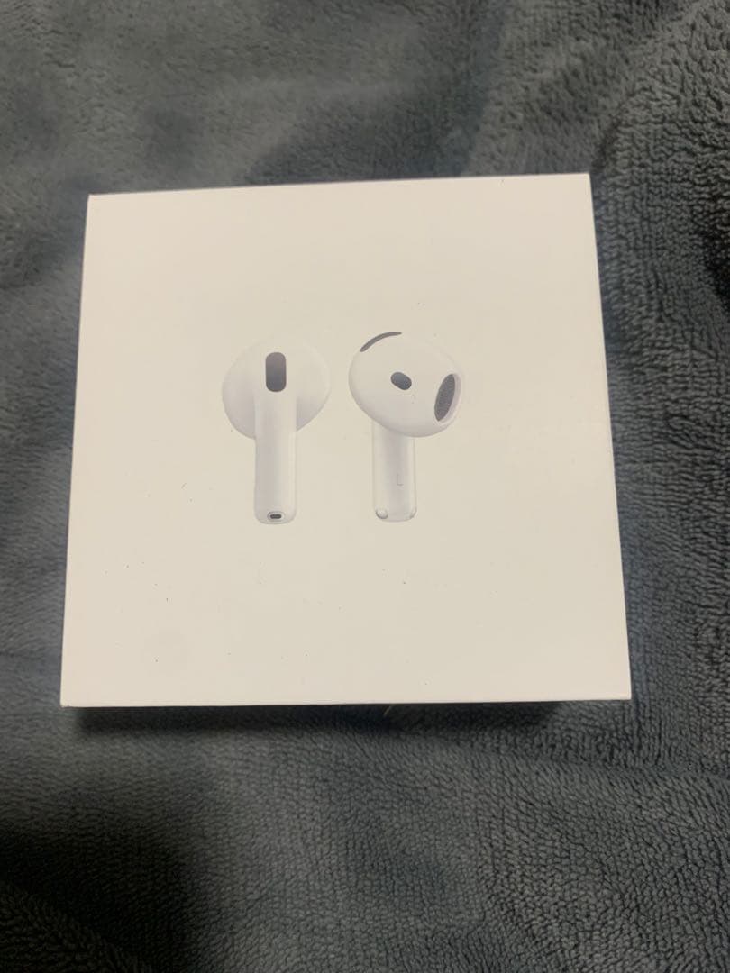 Apple AirPods 4 充電ケース付き