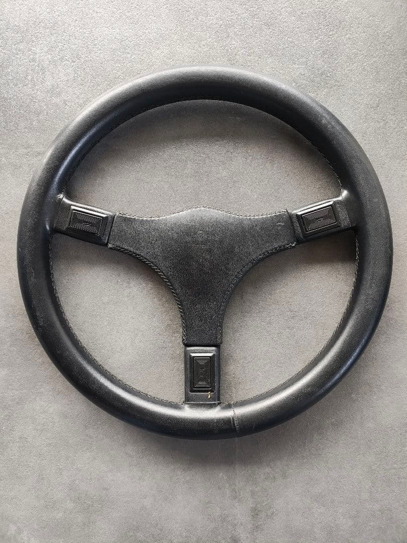 イタルボランテブラックレザー 3スポーク ステアリングホイール　直径約35cm