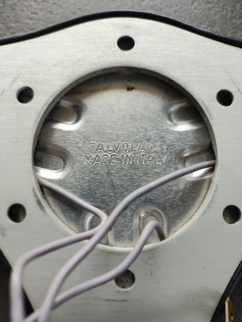 イタルボランテブラックレザー 3スポーク ステアリングホイール　直径約35cm