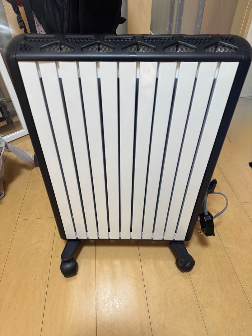 【値下げしました！】De'Longhi オイルヒーター ブラック/ホワイト