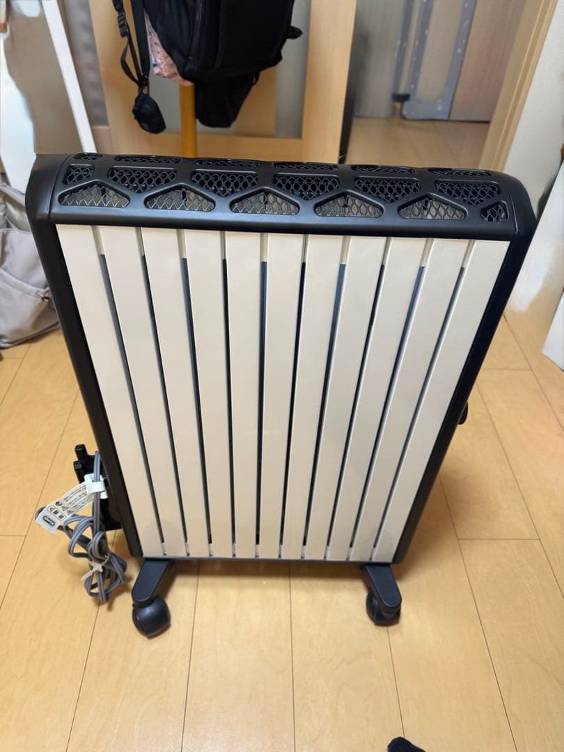 【値下げしました！】De'Longhi オイルヒーター ブラック/ホワイト