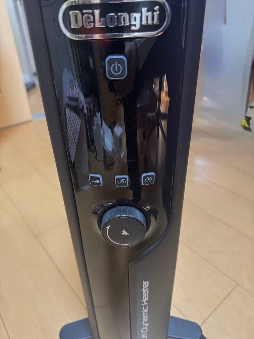 【値下げしました！】De'Longhi オイルヒーター ブラック/ホワイト
