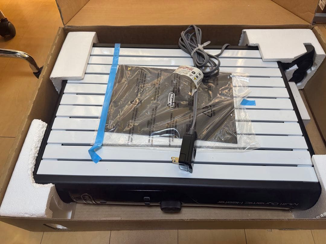 【値下げしました！】De'Longhi オイルヒーター ブラック/ホワイト