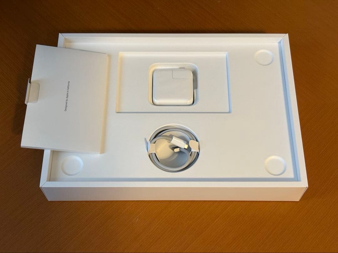 美品ほぼ未使用 MacBook Air M2 8GB 256GBスペースグレー