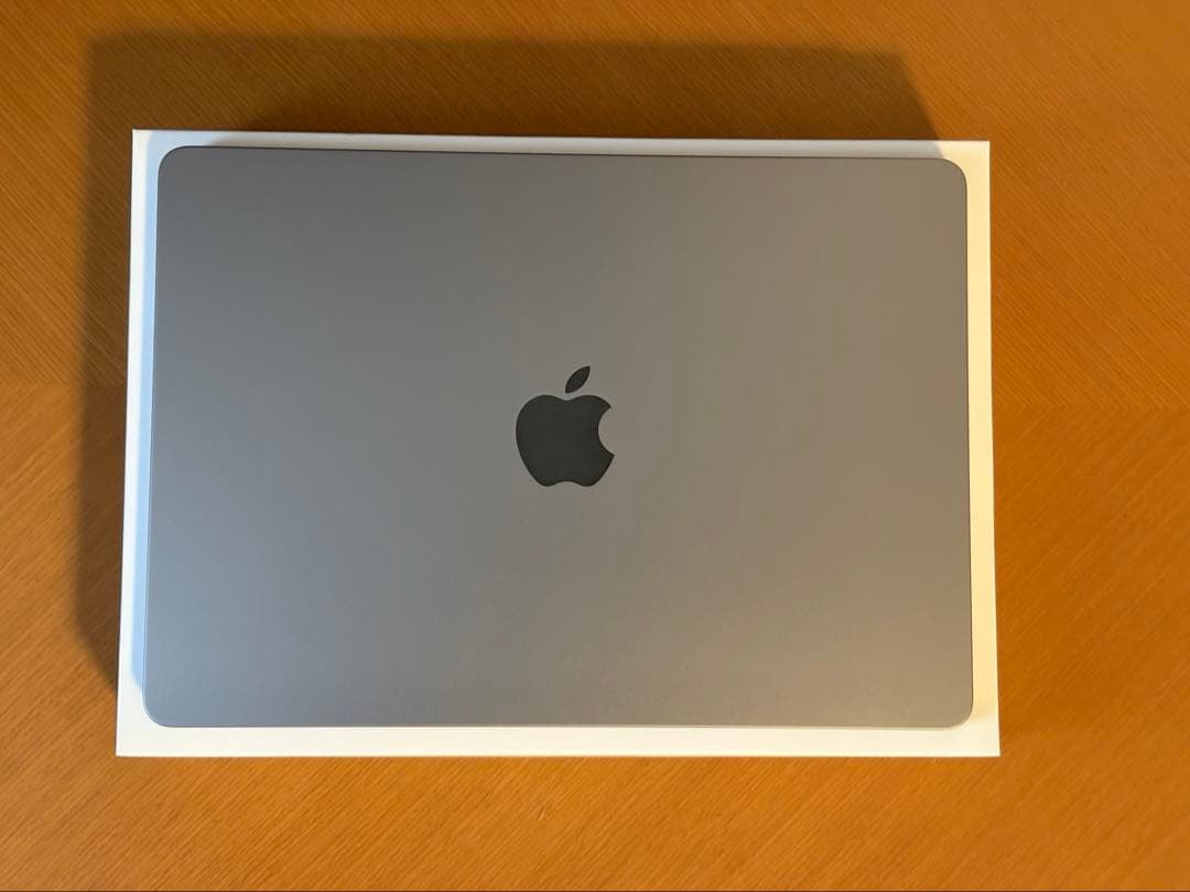 美品ほぼ未使用 MacBook Air M2 8GB 256GBスペースグレー