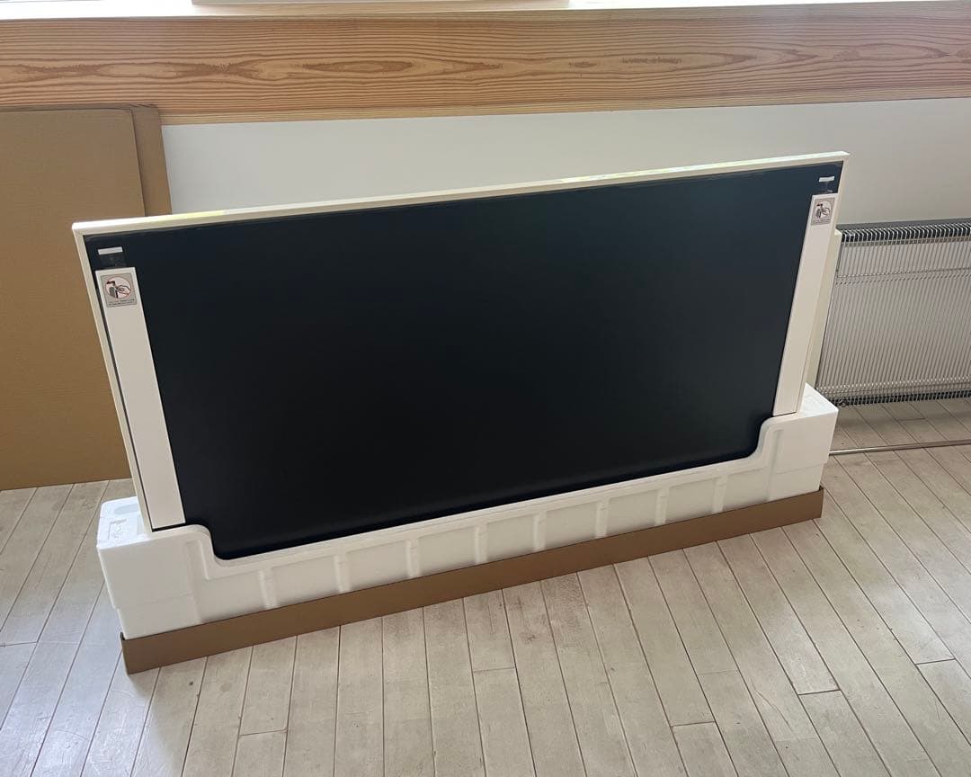 未使用　可動式スタンド付きTCL A300W フレームレス壁掛けTV 55インチ