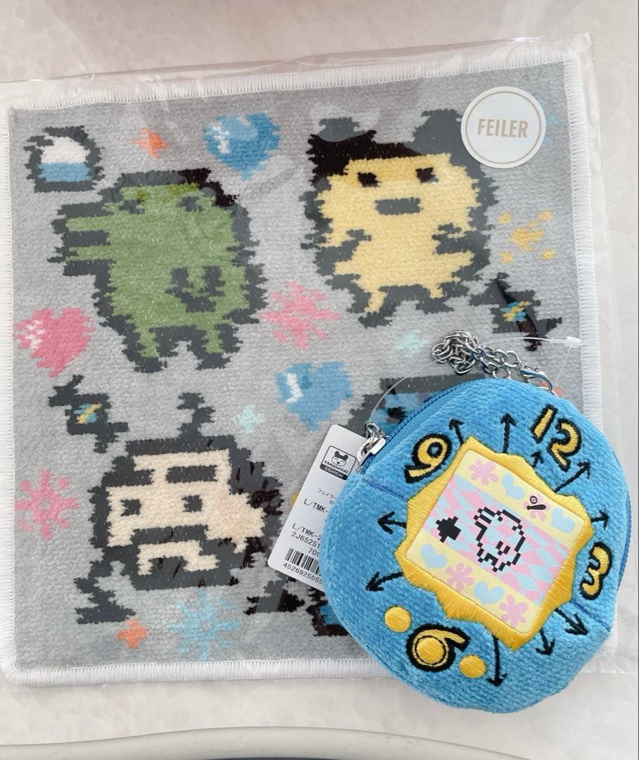 フェイラー　たまごっち　バッグチャームとハンカチ