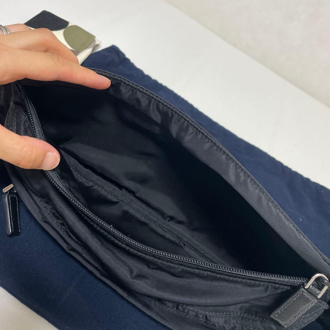 プラダ　ボディバッグ