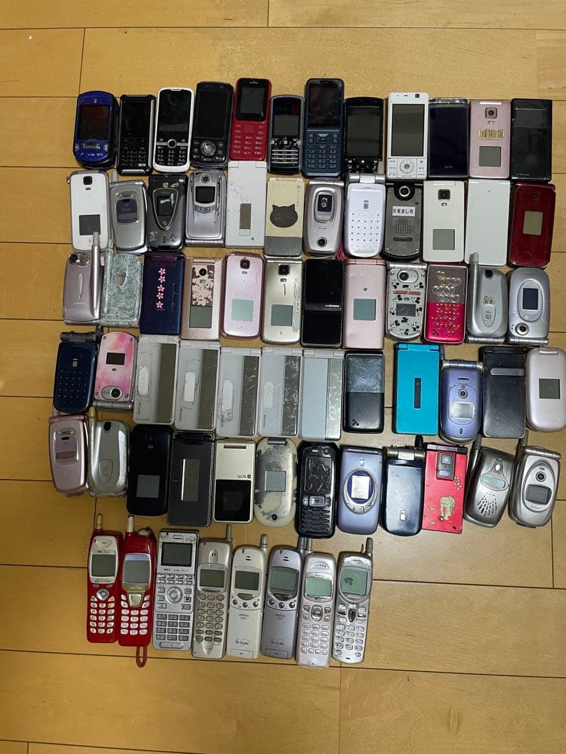 携帯電話 ガラケー 68台 動作未確認品 修理 部品取り専用