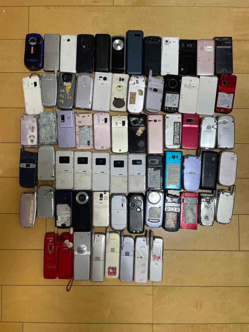 携帯電話 ガラケー 68台 動作未確認品 修理 部品取り専用