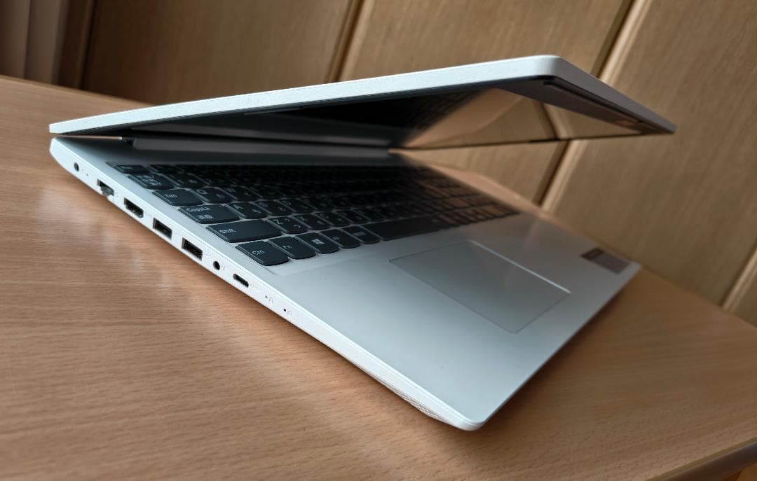 Lenovo Ideapadノートパソコン ホワイト