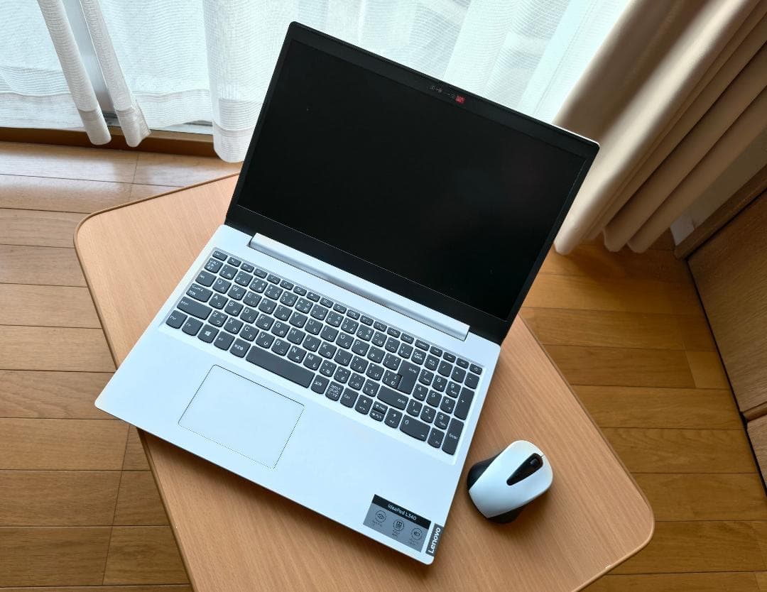 Lenovo Ideapadノートパソコン ホワイト