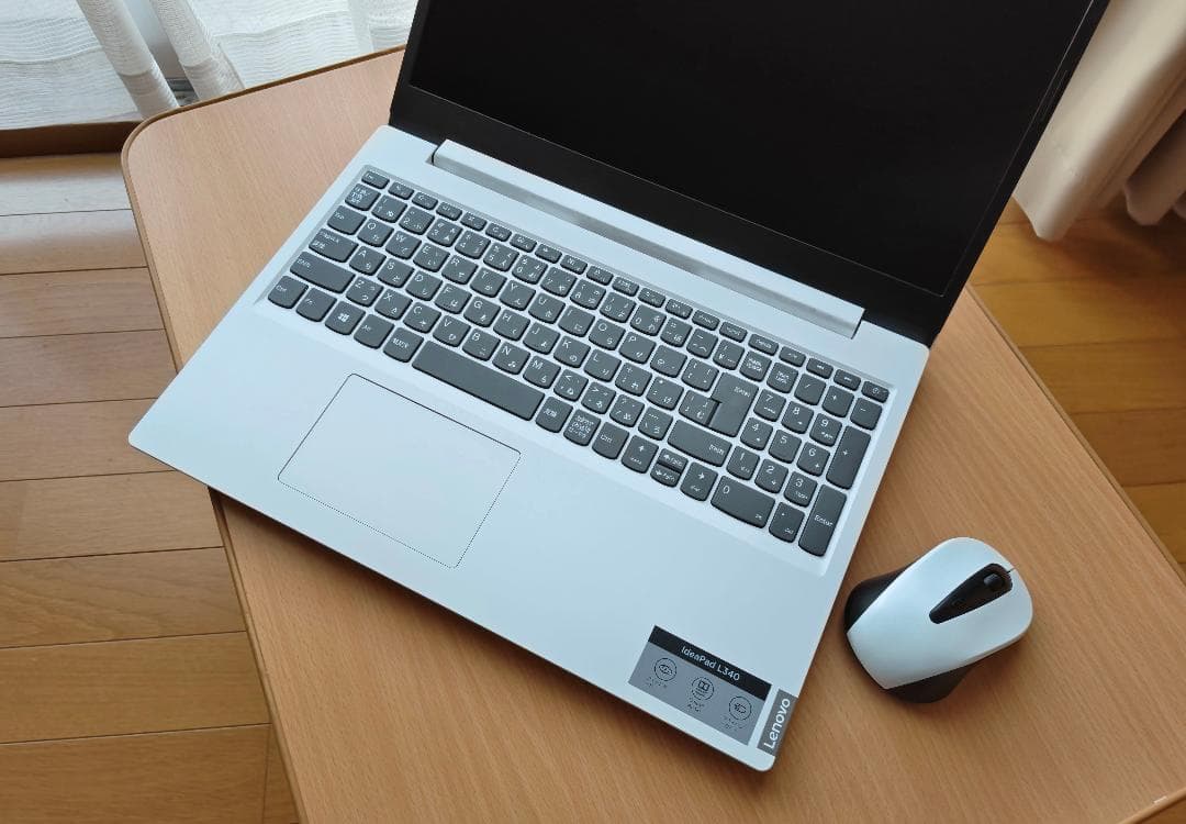 Lenovo Ideapadノートパソコン ホワイト