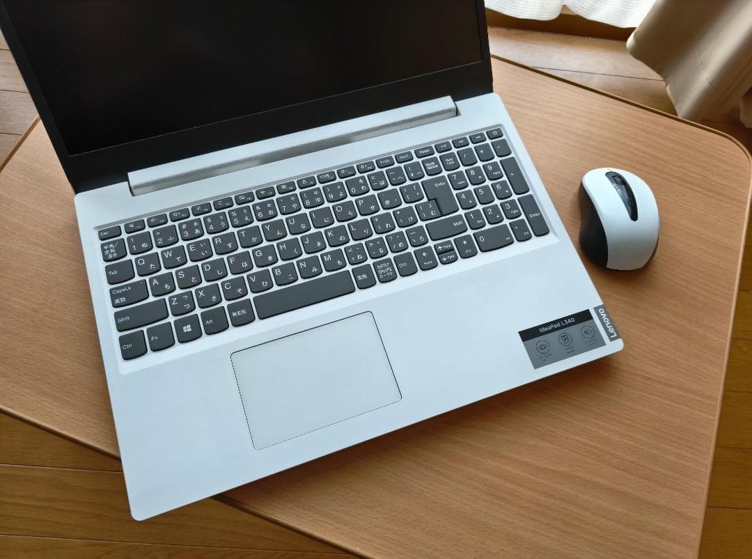 Lenovo Ideapadノートパソコン ホワイト