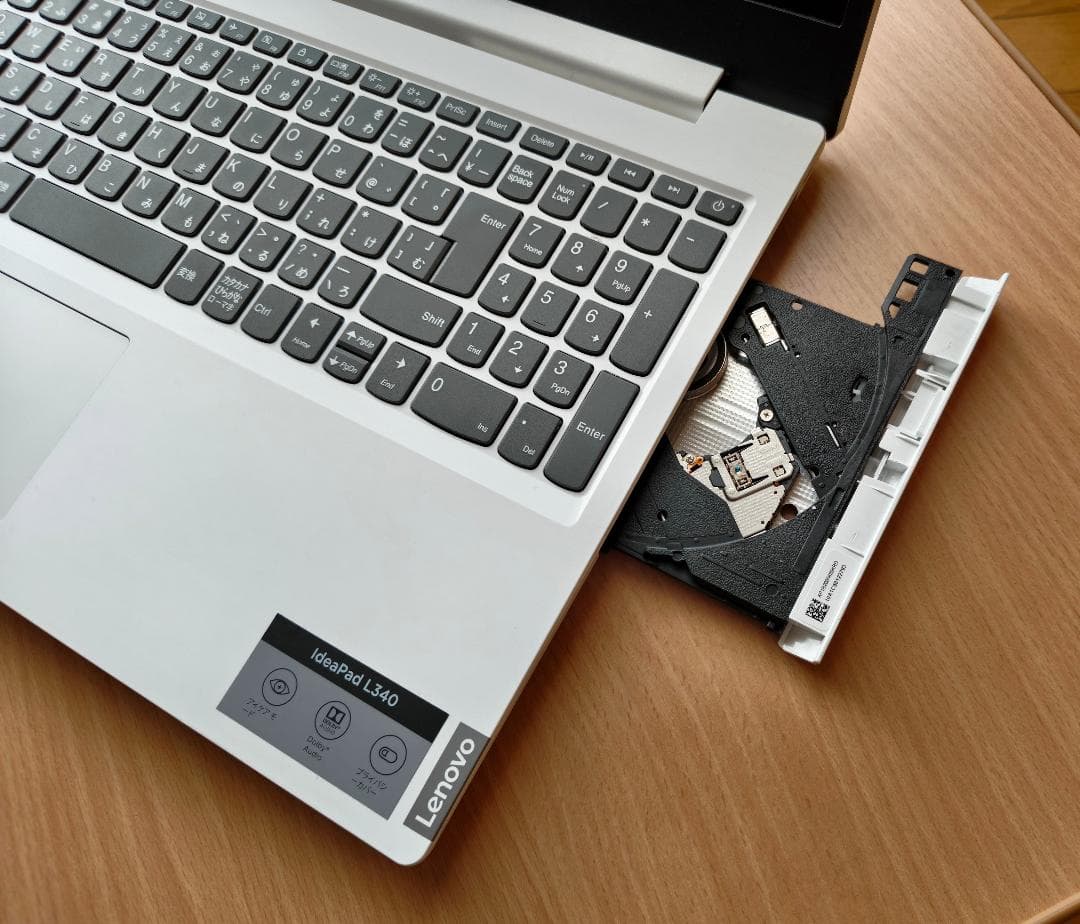 Lenovo Ideapadノートパソコン ホワイト