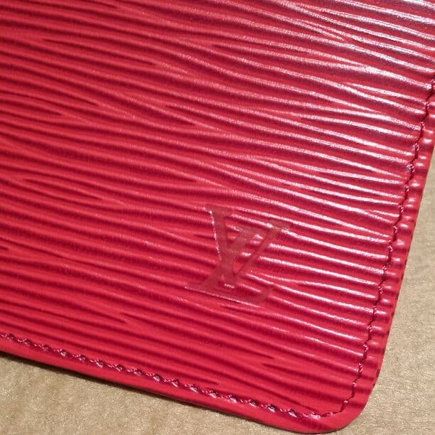 正規品　ルイヴィトンエピパスケース新品