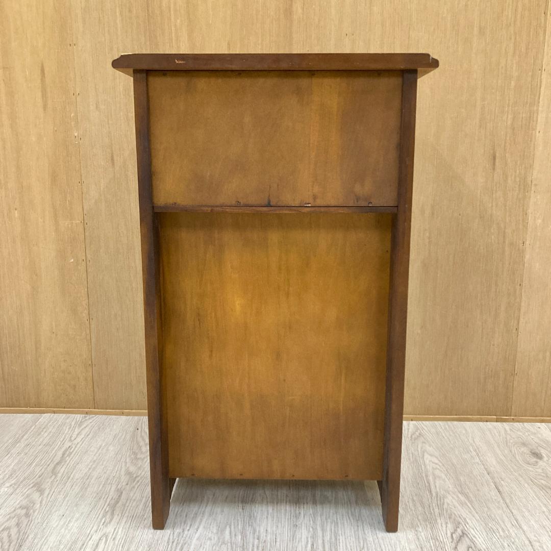 【カリモク】コロニアル　サイドテーブル　マガジンラック