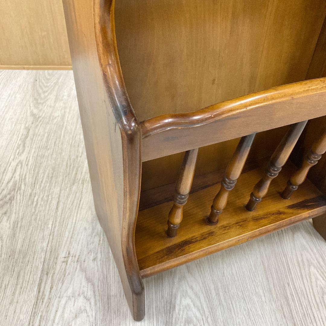 【カリモク】コロニアル　サイドテーブル　マガジンラック