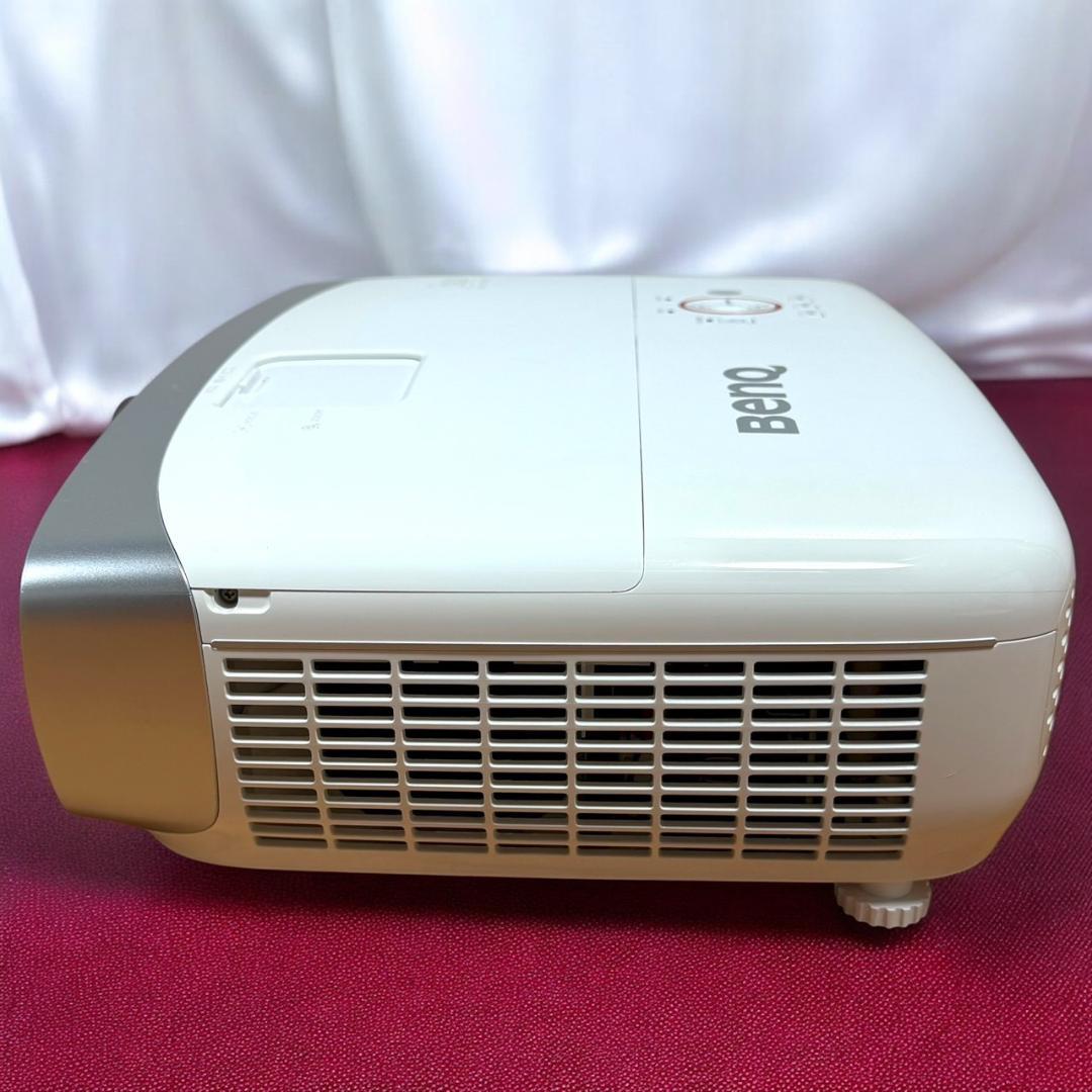 ☆美品 BenQ HT2150ST 短焦点ホームシアタープロジェクター フルHD