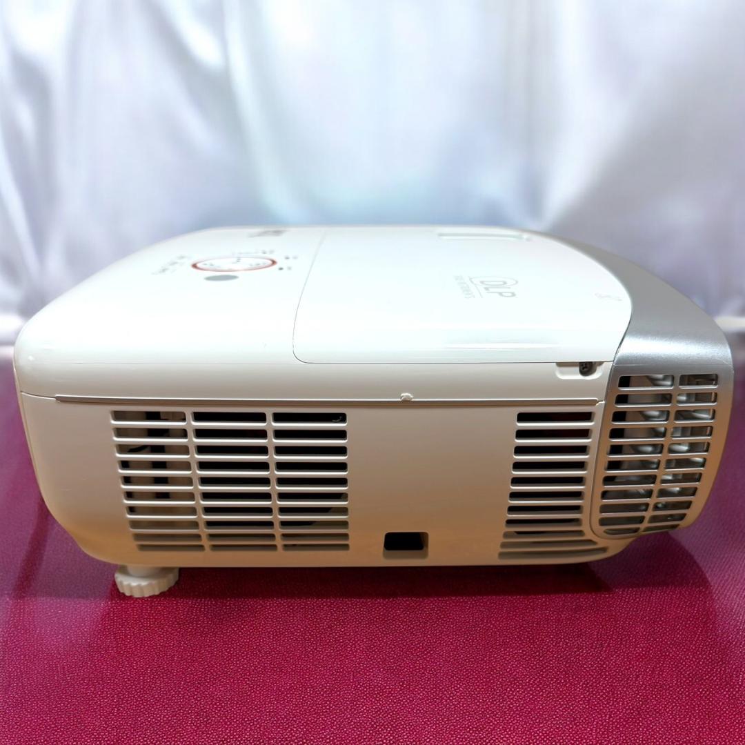 ☆美品 BenQ HT2150ST 短焦点ホームシアタープロジェクター フルHD