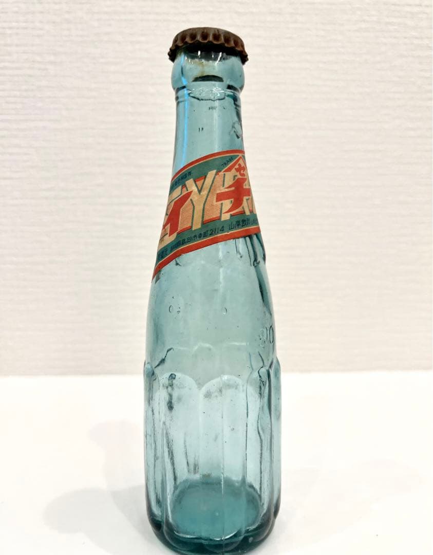 アンティーク　イチゴ水瓶　型吹きガラス　昭和初期　蓋・ラベル有り　希少