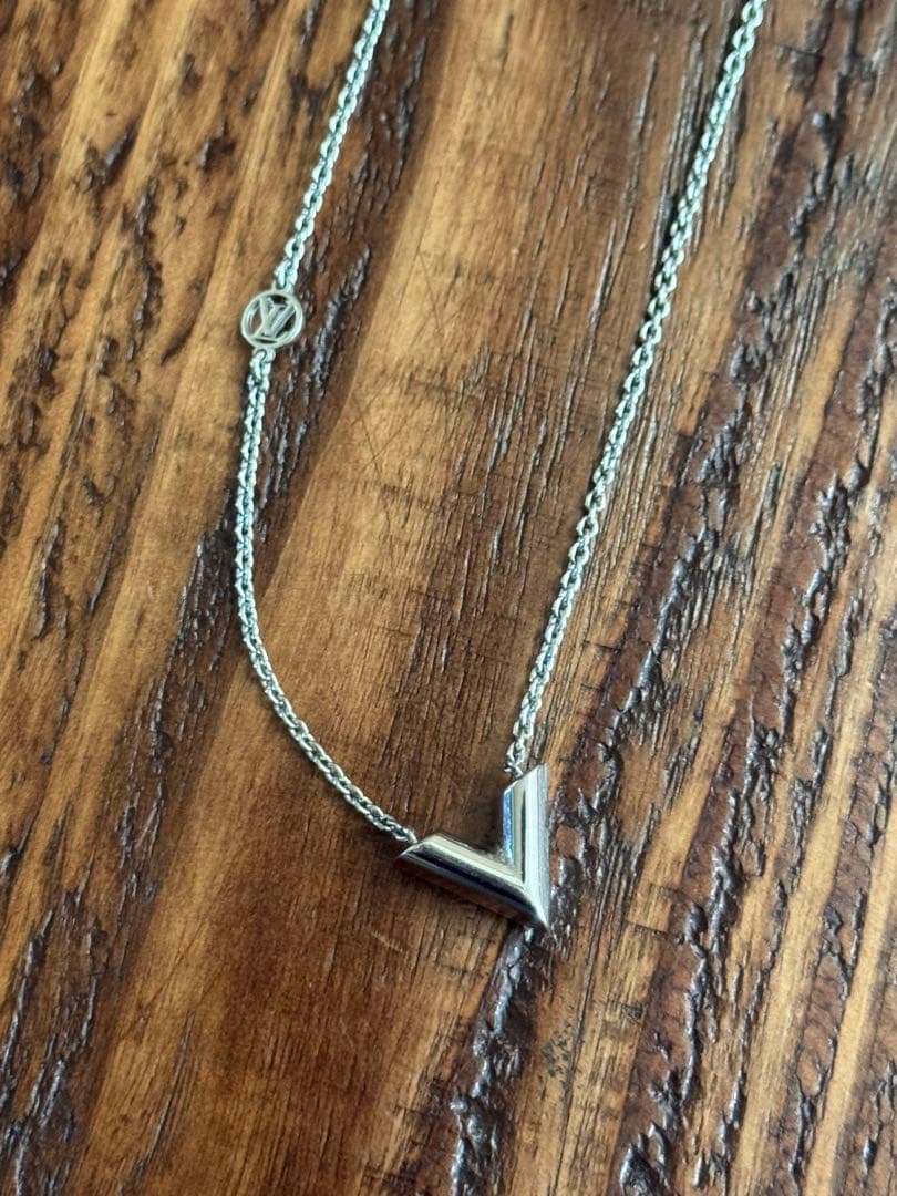 ゆ*様 ルイヴィトン ネックレス エセンシャルV M63197