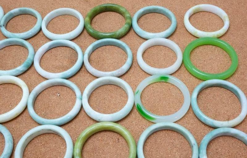 緑石 翡翠 等 バングル 30点 Nm25-241027H2