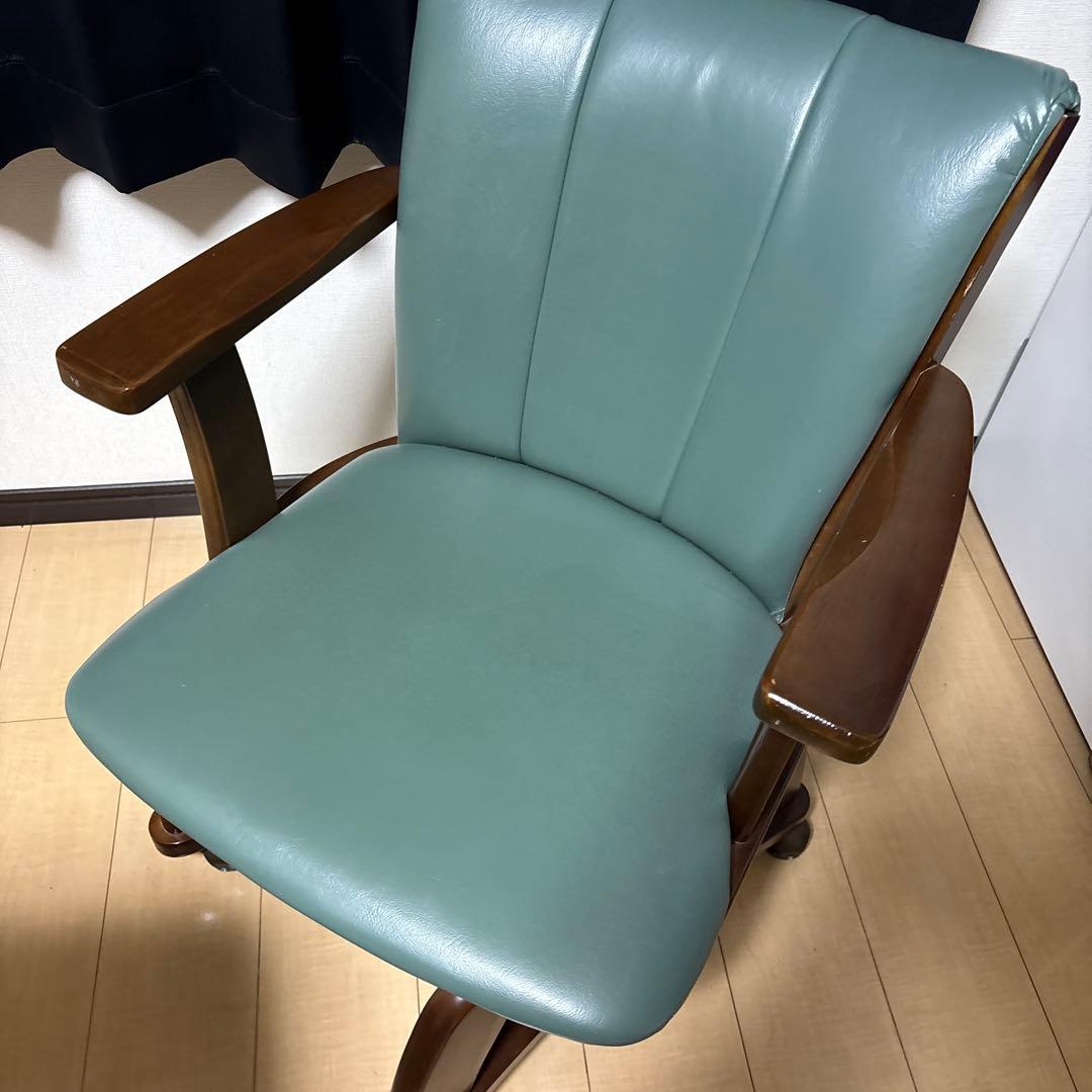 青緑色の合成皮革ダイニングチェア