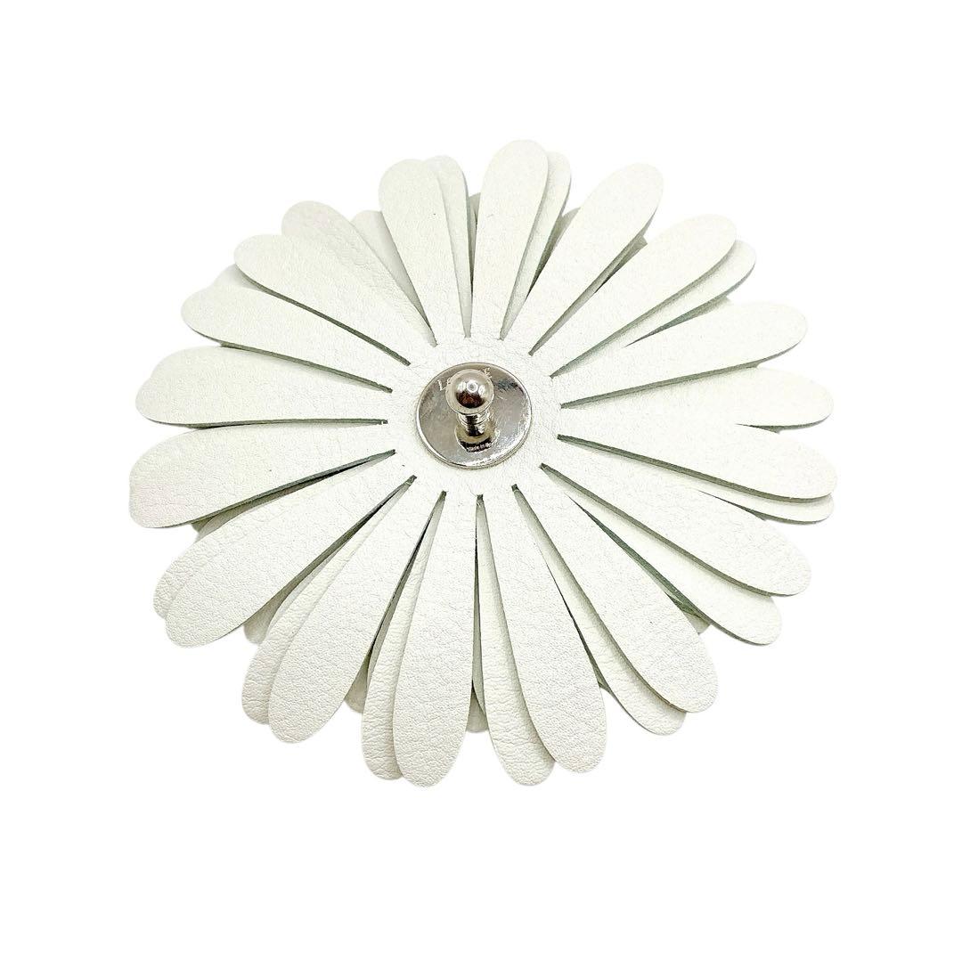 極美品✨LOEWE ロエベ　デイジー　フラワースタッド　バッグチャーム　トトロ