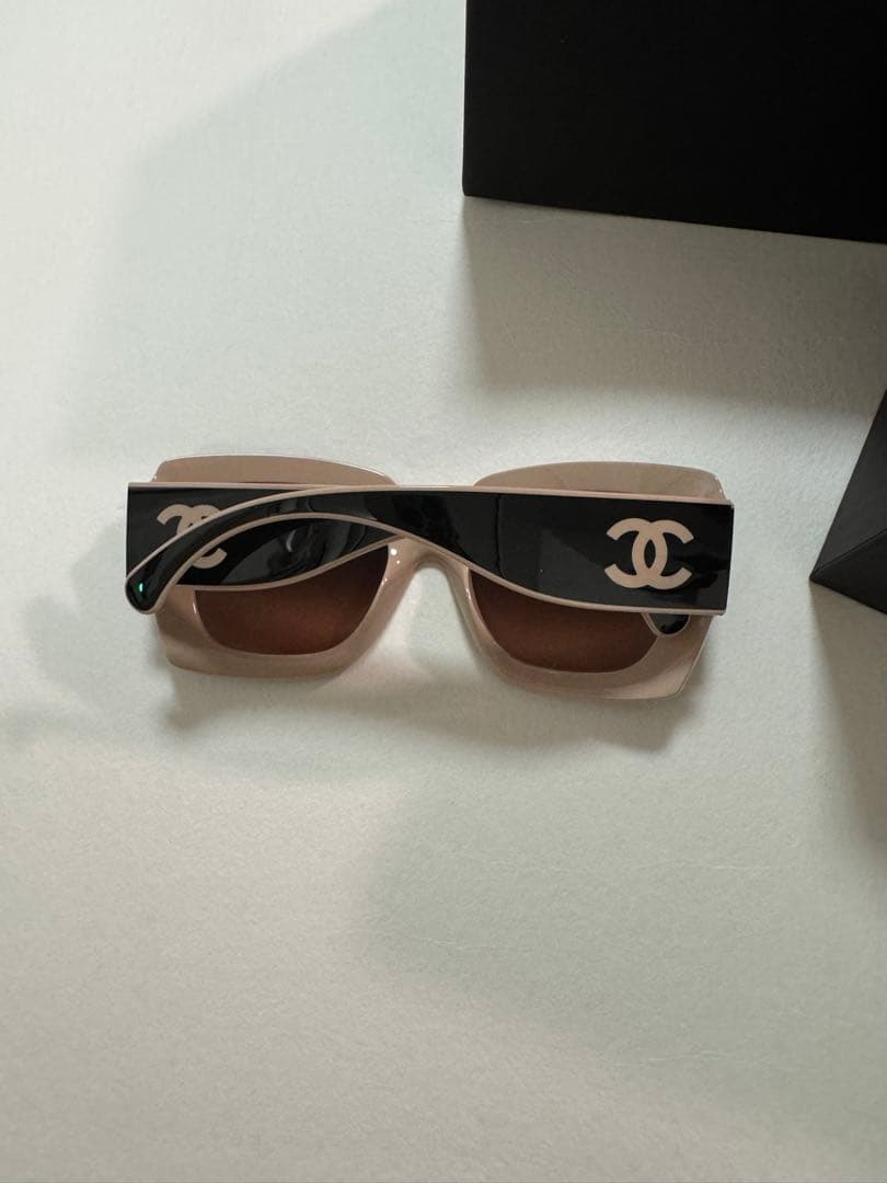 定価以下　新品未使用　スクエアシェイプサングラス　限定品　CHANEL シャネル