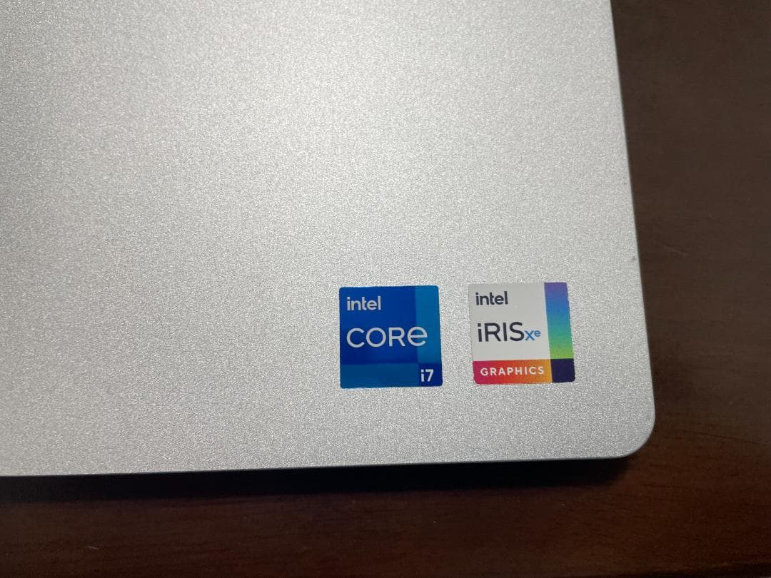 L*o様 DELL Inspiron 15 3520 P112F007 ディスプ