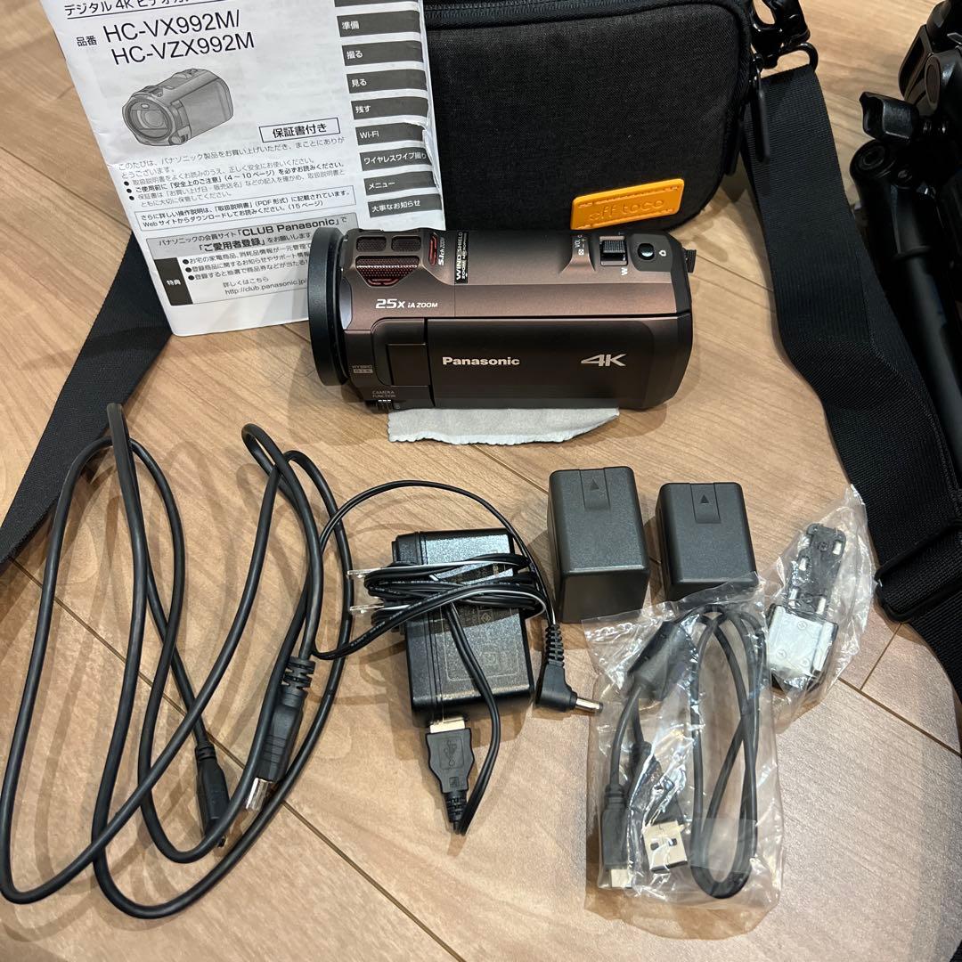 Panasonic HC-VX992M 4Kカメラと付属品