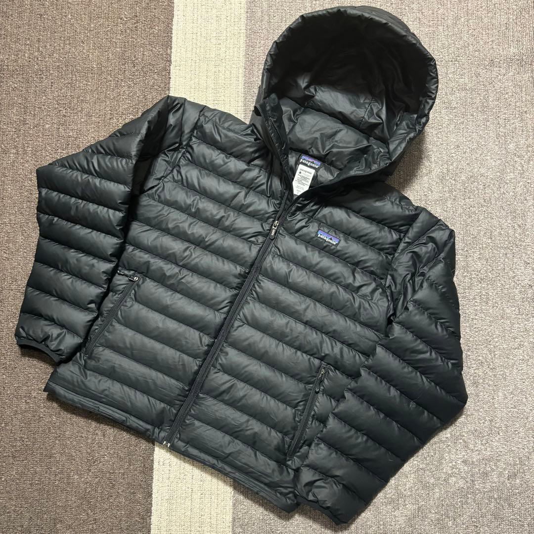 【美品】patagonia ダウンセーターフーディ Sサイズ ブラック