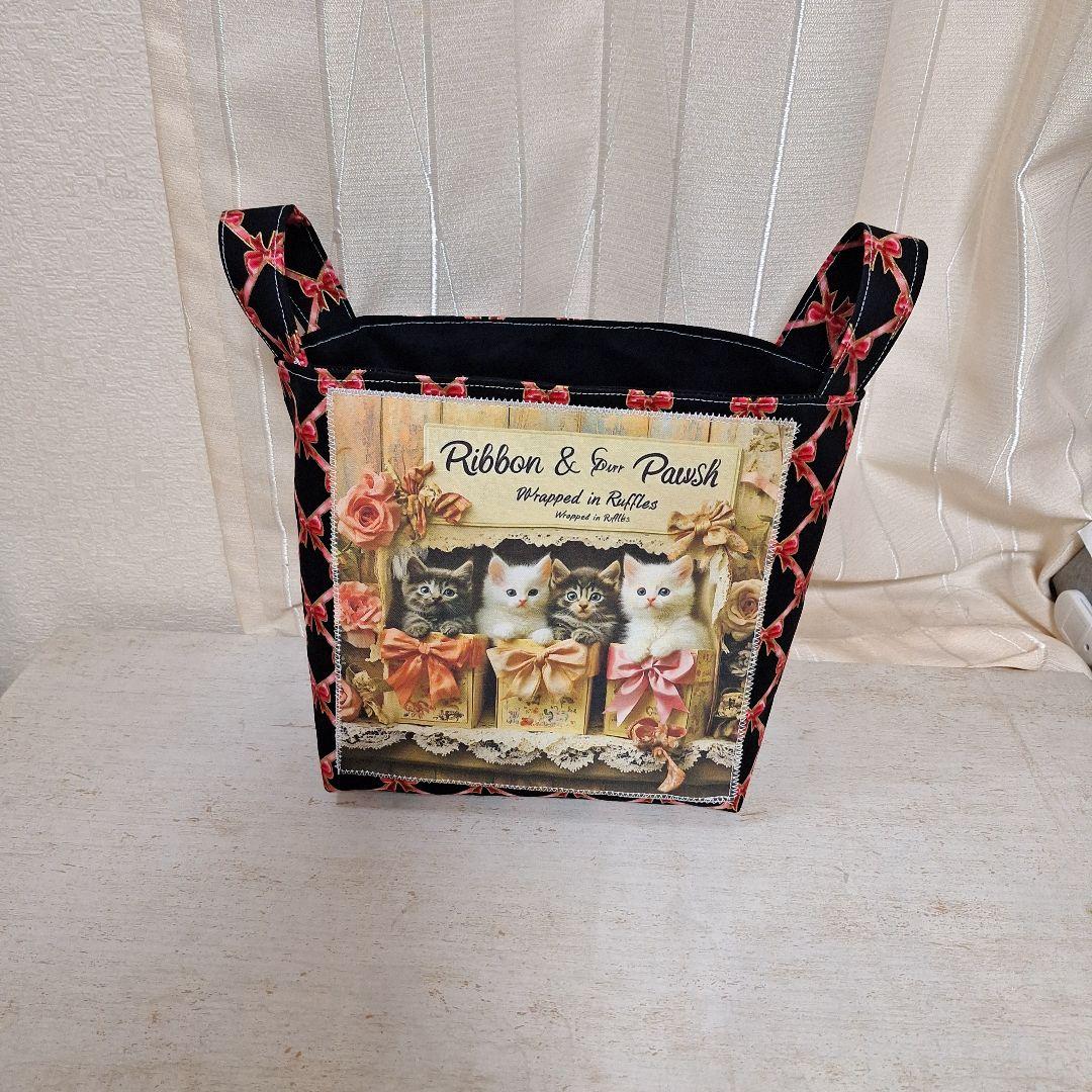 激レアねこと女の子パネル生地　ハンドメイド　まちなしバッグ　布バスケット