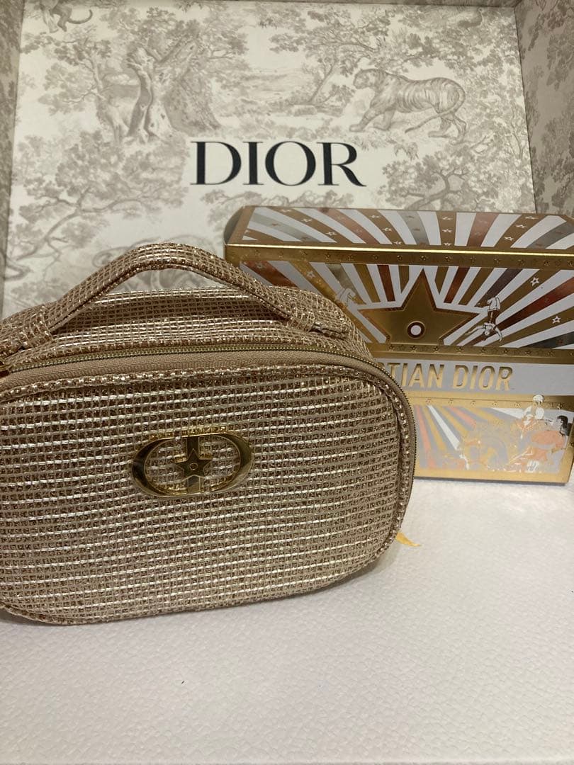 ディオール　ホリデー 2025 公式オンライン限定品