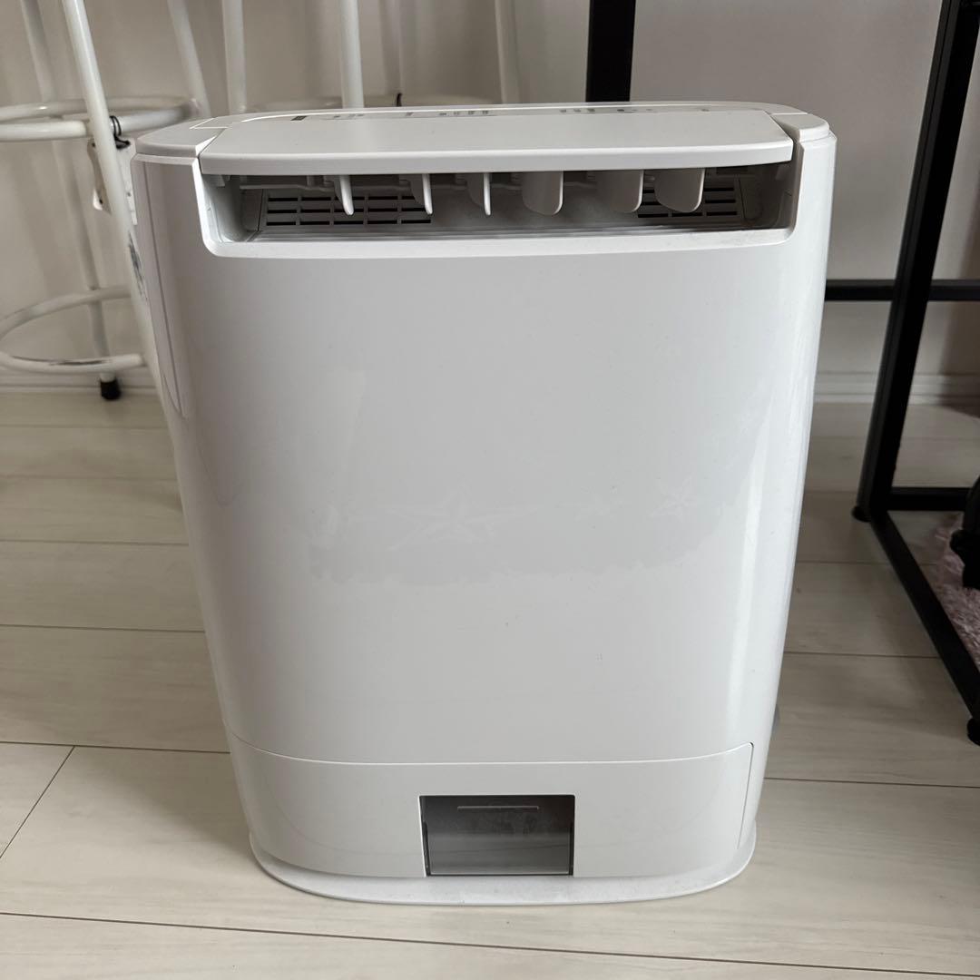 美品　Panasonic ホワイト 除湿機　F-YZR60