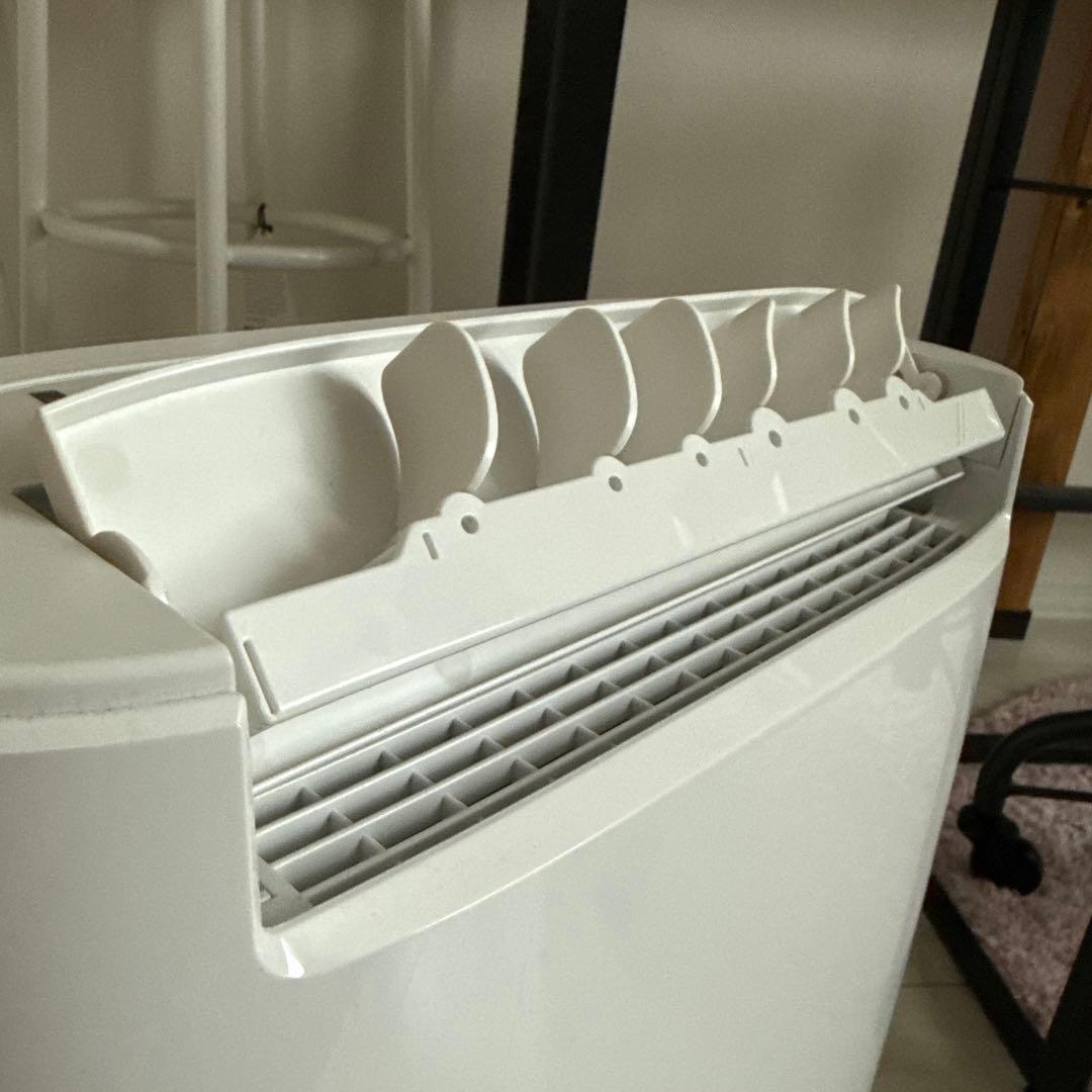 美品　Panasonic ホワイト 除湿機　F-YZR60