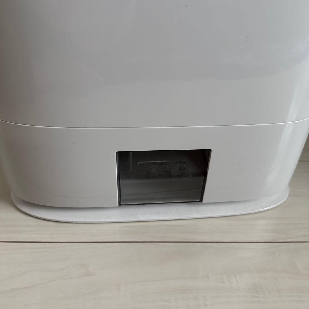 美品　Panasonic ホワイト 除湿機　F-YZR60