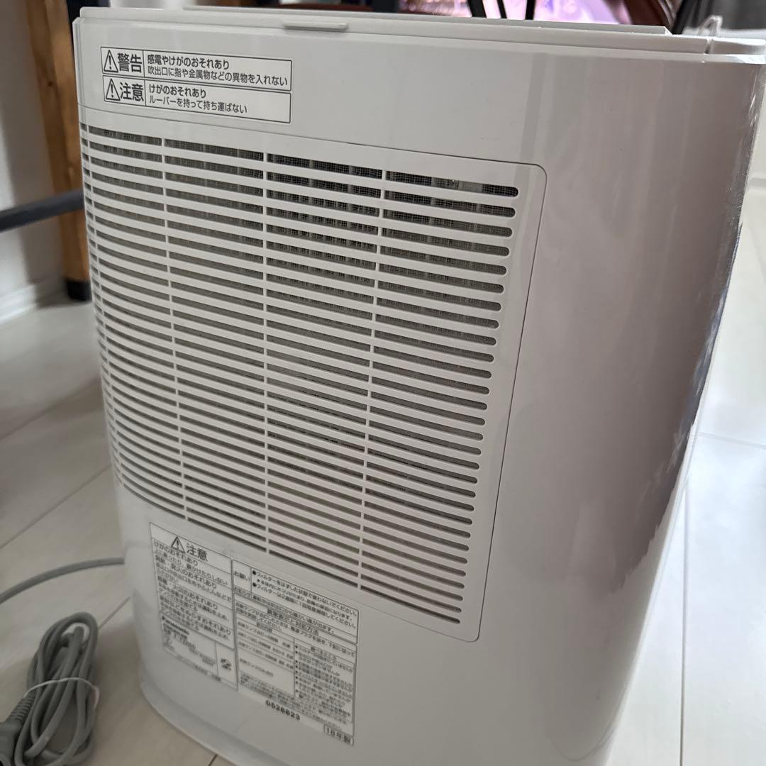 美品　Panasonic ホワイト 除湿機　F-YZR60