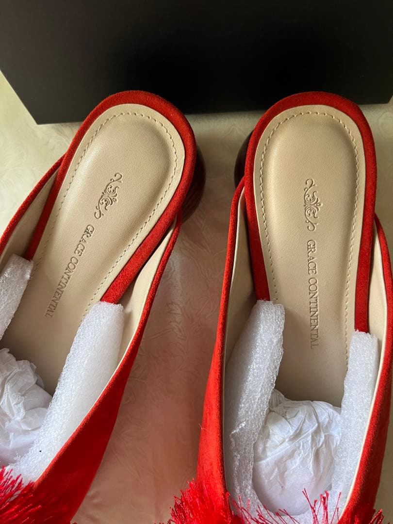 GRACE CONTINENTAL レッドポンポンミュール