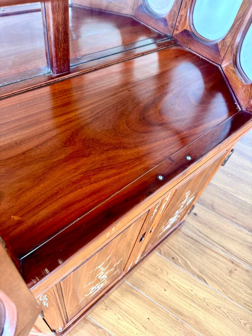 ナナコです！花梨無垢 螺鈿細工 三面ガラス キャビネット