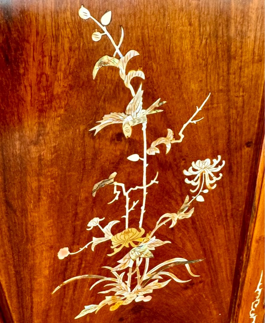 ナナコです！花梨無垢 螺鈿細工 三面ガラス キャビネット