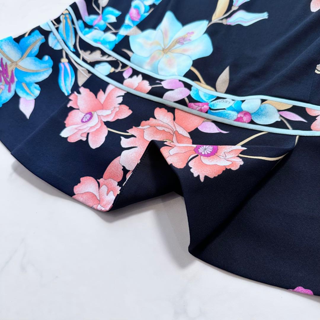 現行タグ XL相当✨レオナール カンカン素材 ペプラム トリム 花柄 黒 42