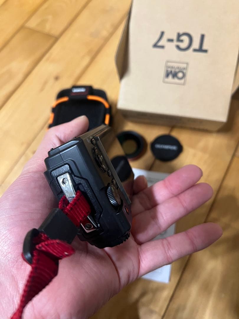 Olympus TG-7 コンパクトデジタルカメラ