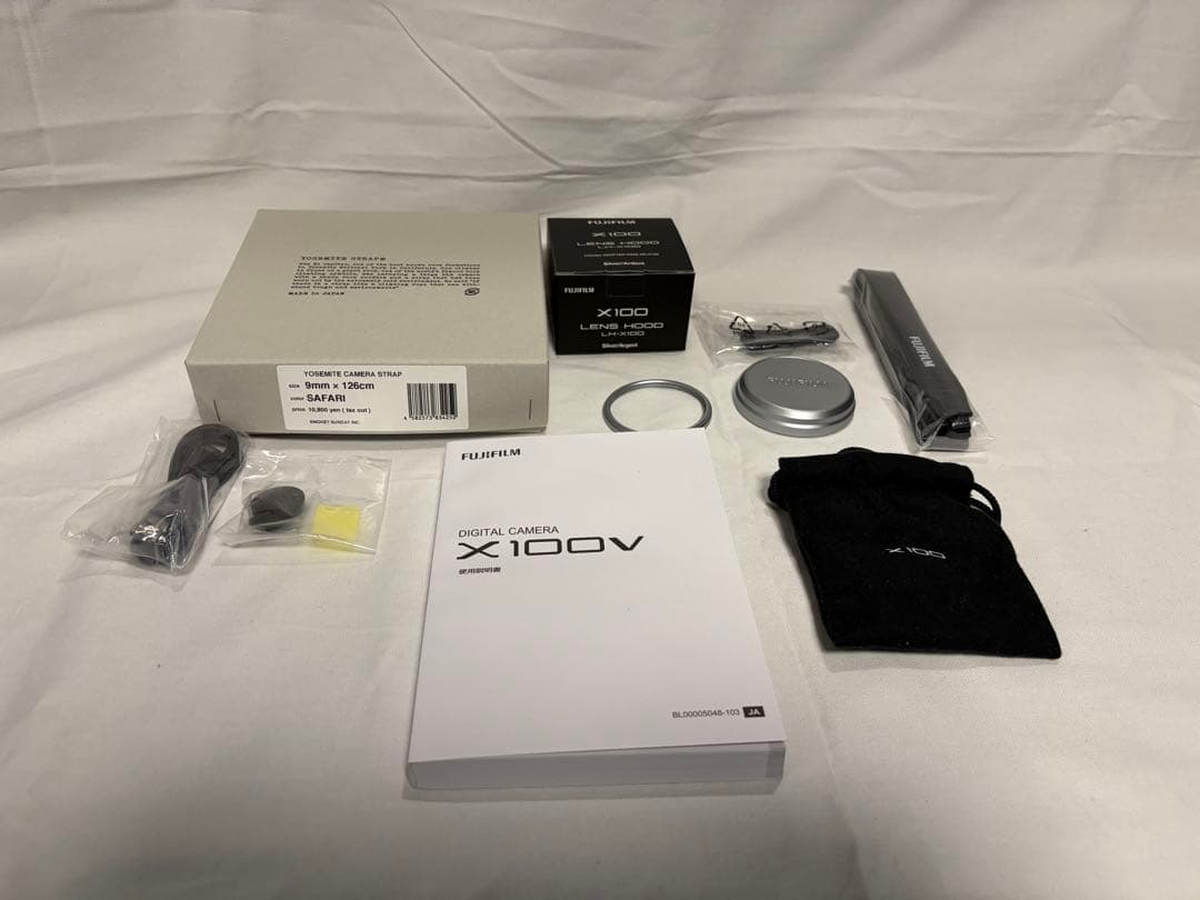 FUJIFILM X100V シルバー　美品・おまけつき