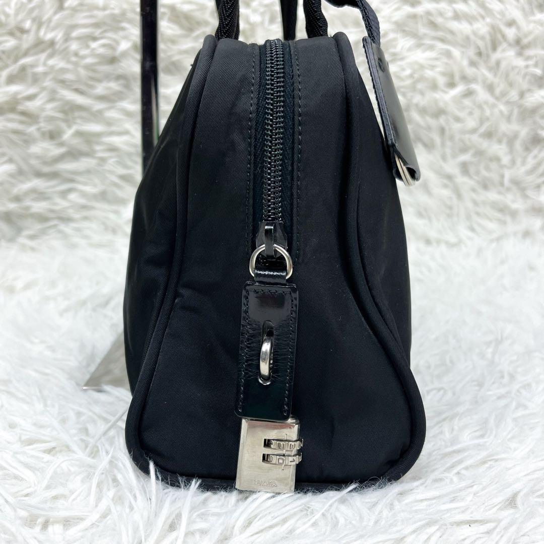 外観美品 プラダ ミニボストンバッグ 三角ロゴプレート ナイロン 肩掛け可能 黒