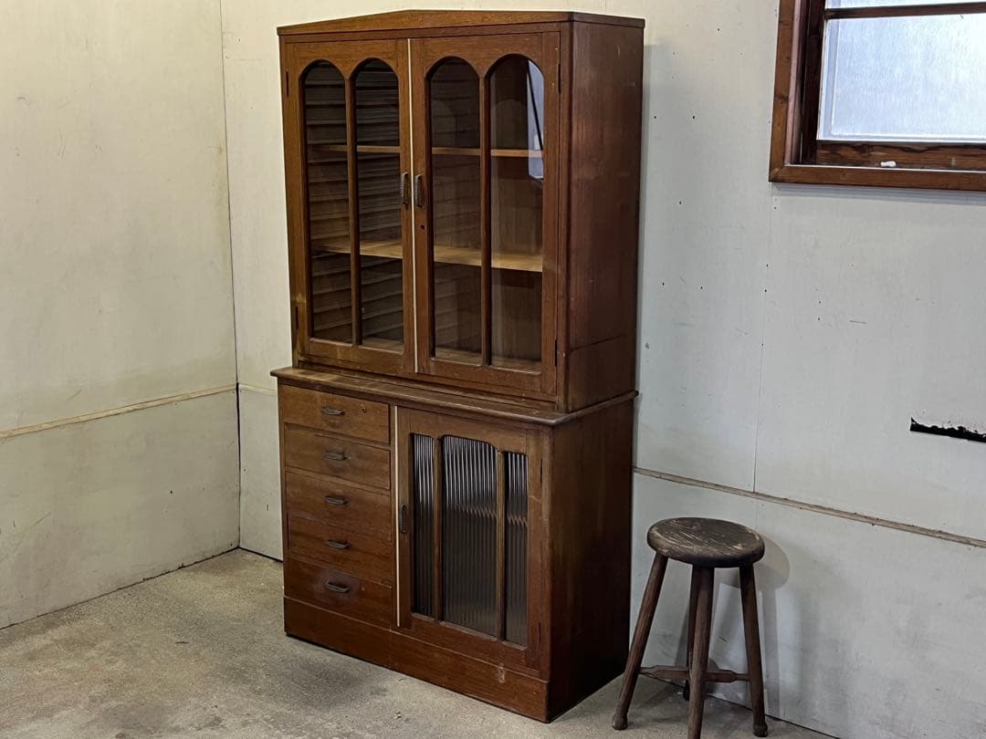 d*u様 レトロ水屋箪笥 アンティーク食器棚 木製ガラス戸棚 モールガラスキャビ